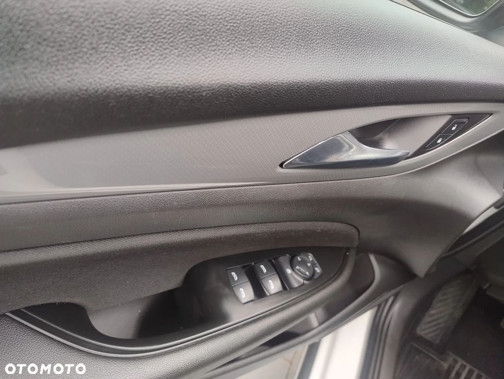 Opel Insignia 2.0 - 10