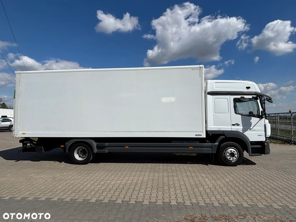 Mercedes-Benz ATEGO 1227 kontener z windą ,  kabina sypialna , webasto, klimatyzacja, niski przebieg , bezwypadkowy. (nie 1224, 1230) - 8