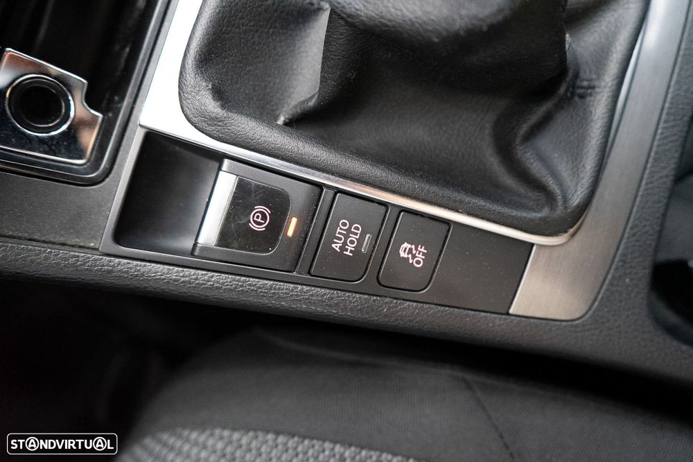 VW Passat Variant 1.6 TDI BlueMotion - 24