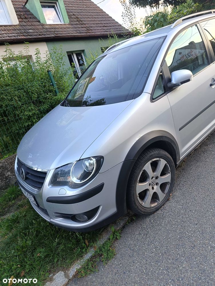 Volkswagen Touran - 4
