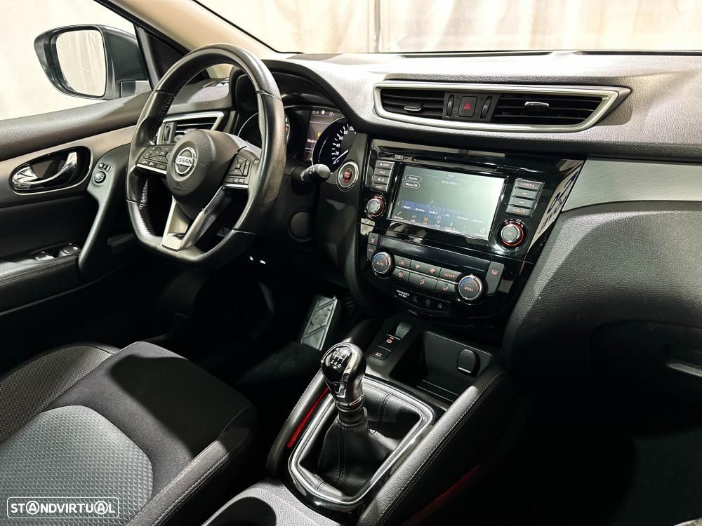 Nissan Qashqai 1.3 DIG-T MHEV Premiere Edition - 32