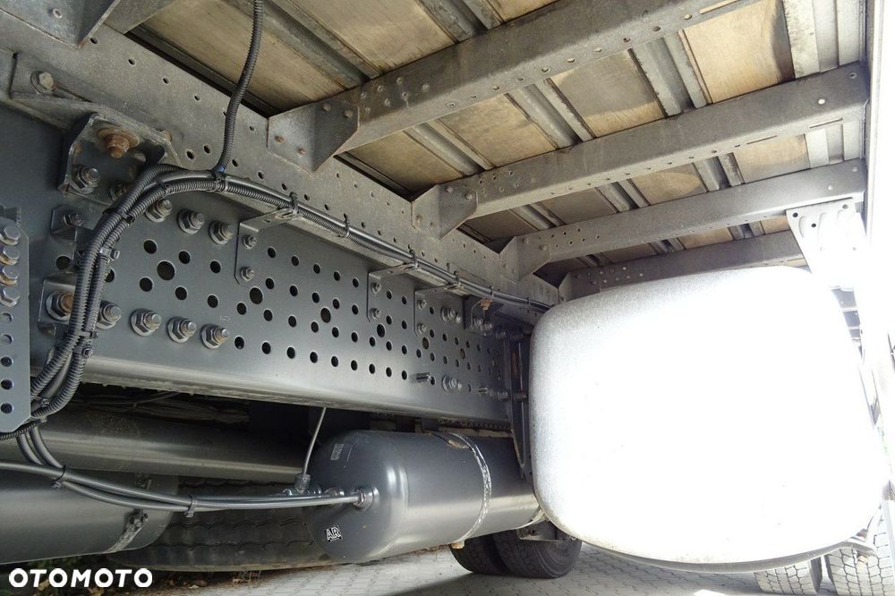 Mercedes-Benz ANTOS 1827 EURO 6, 19palet winda tylko 305tys.km udokumentowane - 9