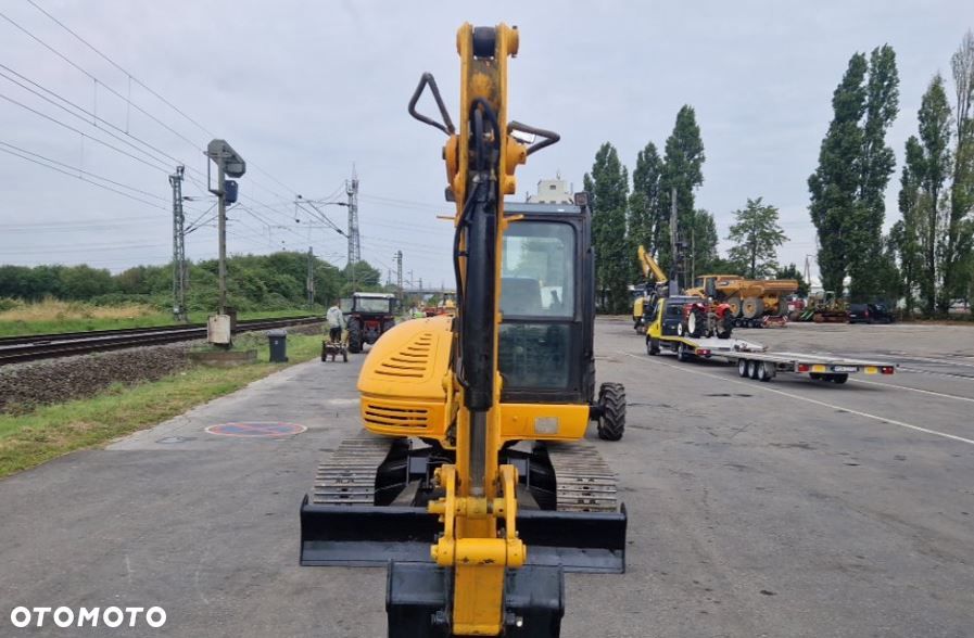 JCB 8056 - 4