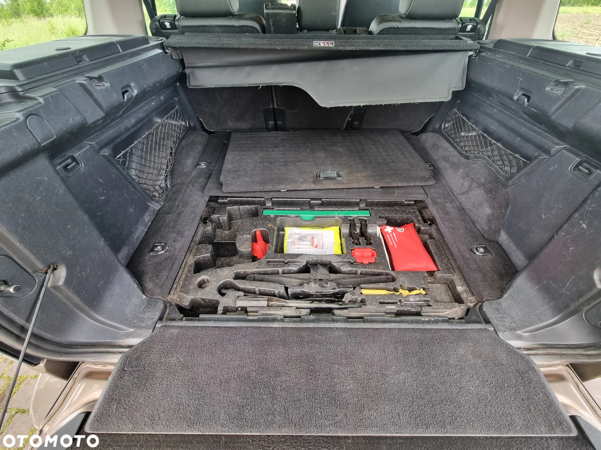 Land Rover Discovery IV 3.0D V6 HSE - 17