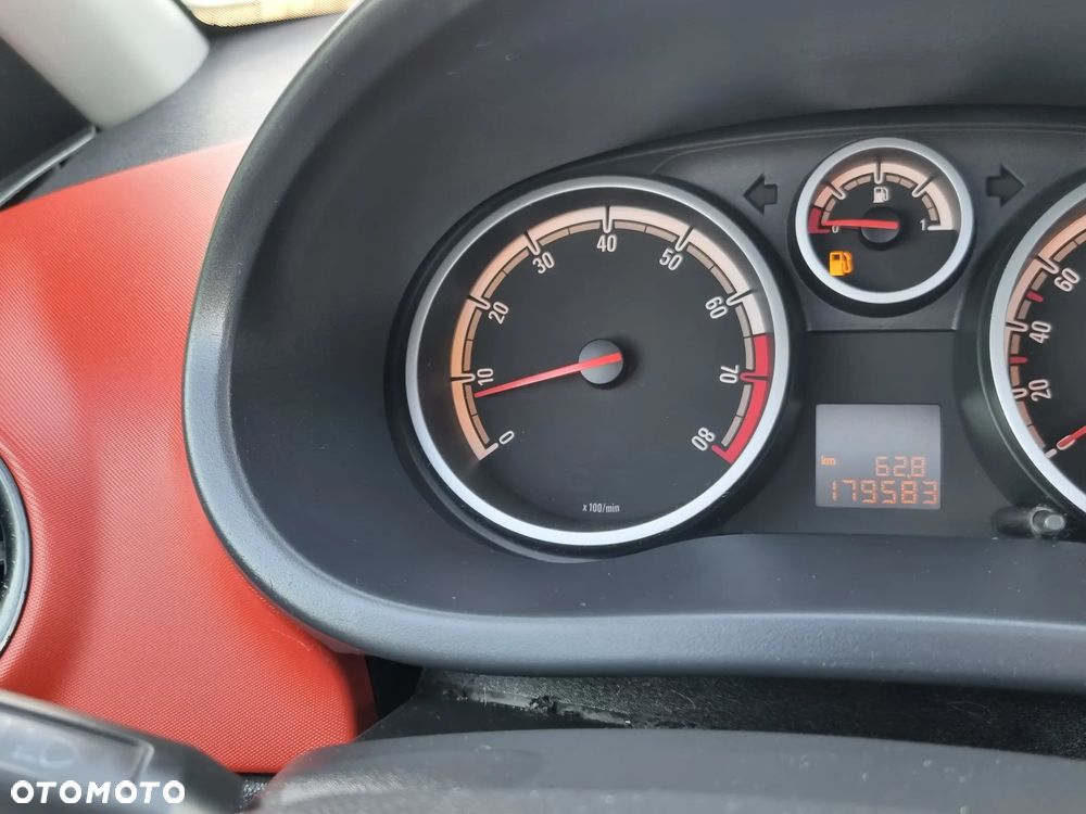 Opel Corsa 1.4 16V Cosmo - 28