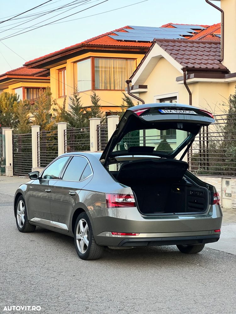 Skoda Superb 2.0 TDI DSG 4X4 Laurin & Klement - 28