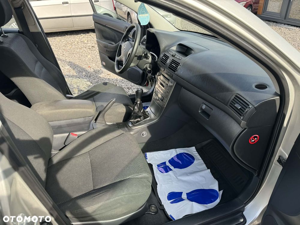 Toyota Avensis 1.8 VVT-i Sol Premium - 12