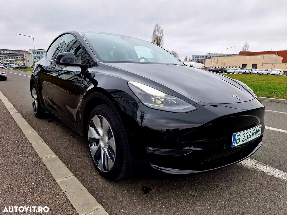 Tesla Model Y Long Range Dual Motor AWD - 3