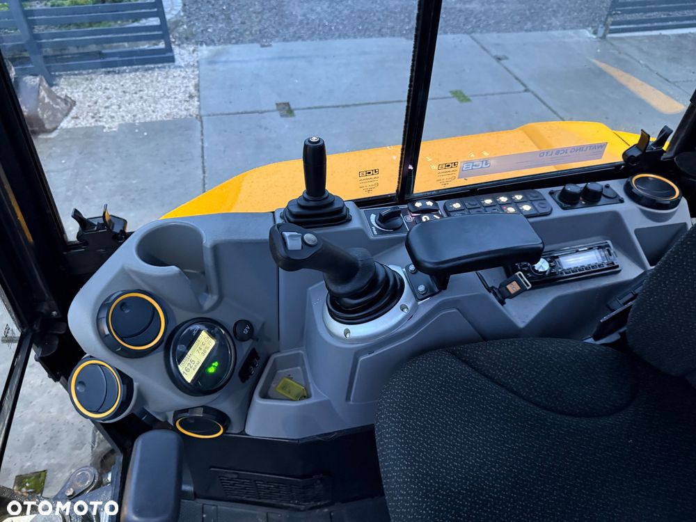 JCB 35Z-1 - 16