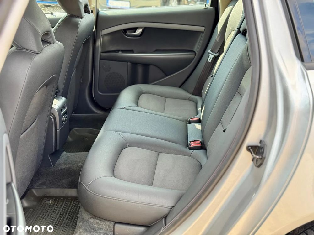 Volvo V70 2.0 Momentum - 28