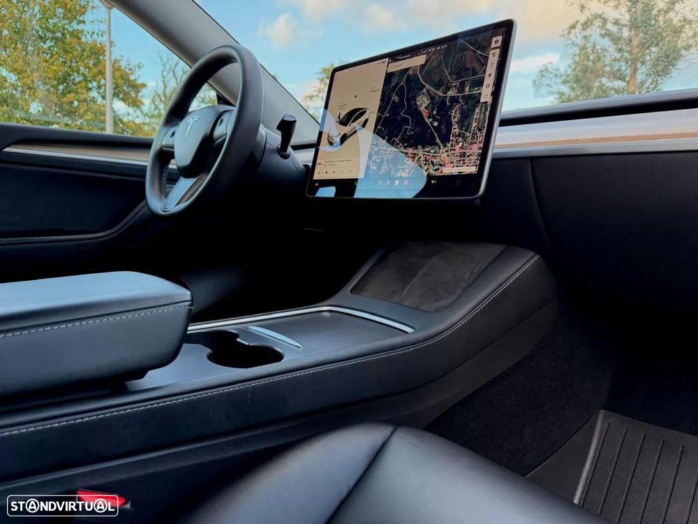 Tesla Model Y Long Range Dual Motor AWD - 11
