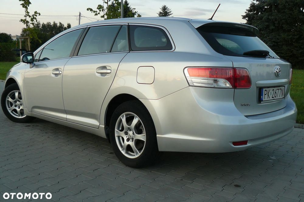 Toyota Avensis - 9