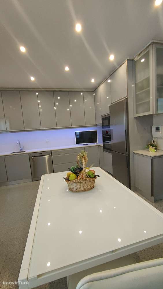 Moradia T4 com piscina, garagem e vista mar - Grande imagem: 5/38