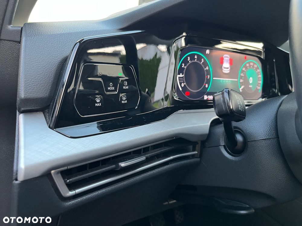 Volkswagen Golf VIII 1.5 TSI EVO Life - 14