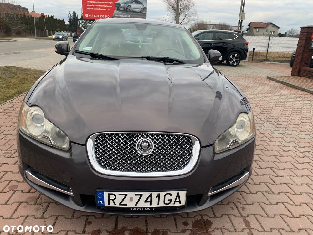 Jaguar XF 2.7 V6 Premium Luxury - 4