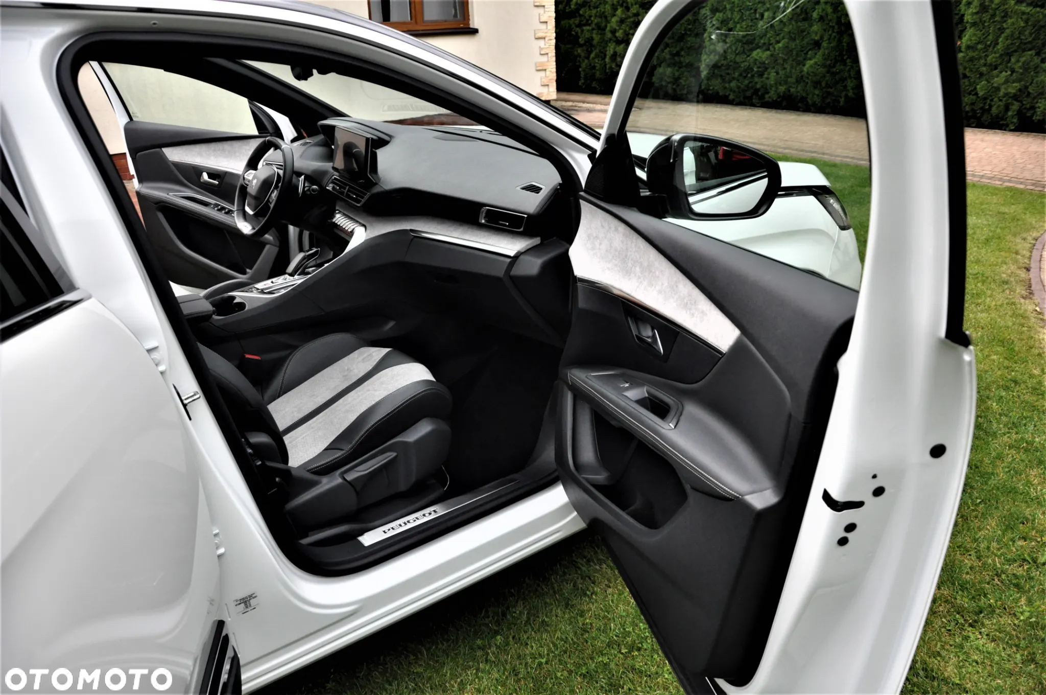 Peugeot 3008 1.6 PureTech HYbrid GT Line S&S EAT8 - 6