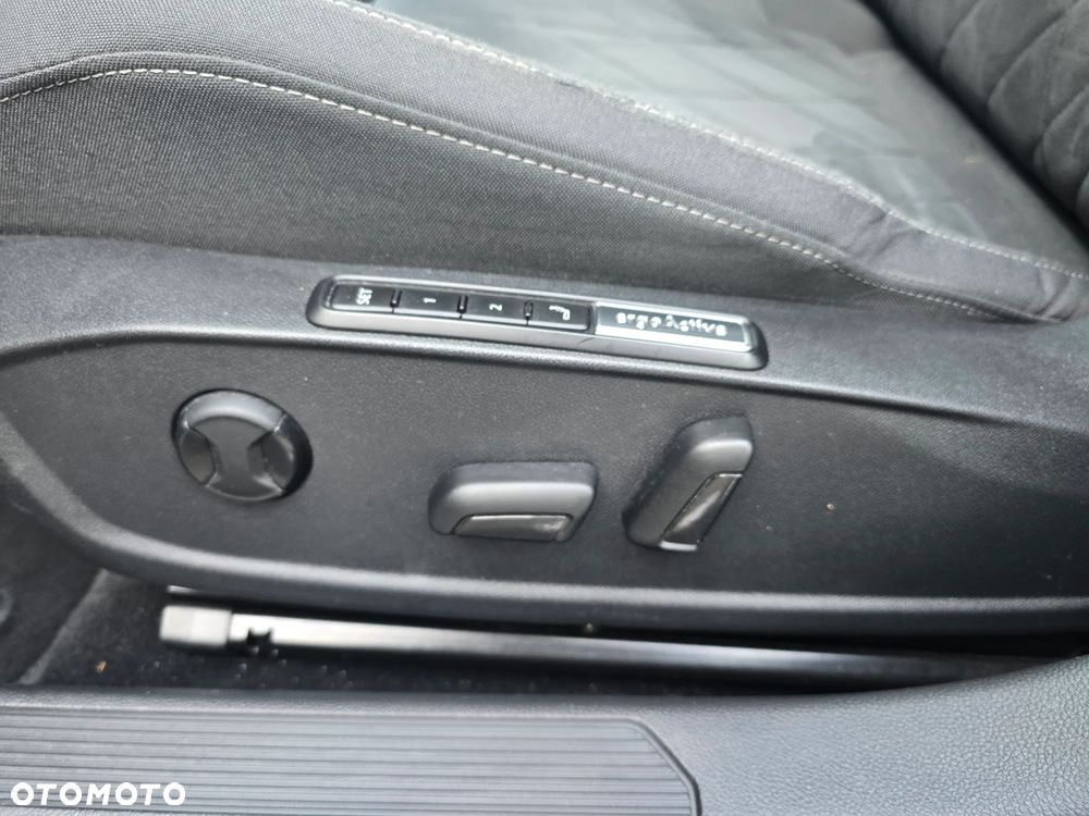 Volkswagen Golf 2.0 TDI SCR DSG Style - 11