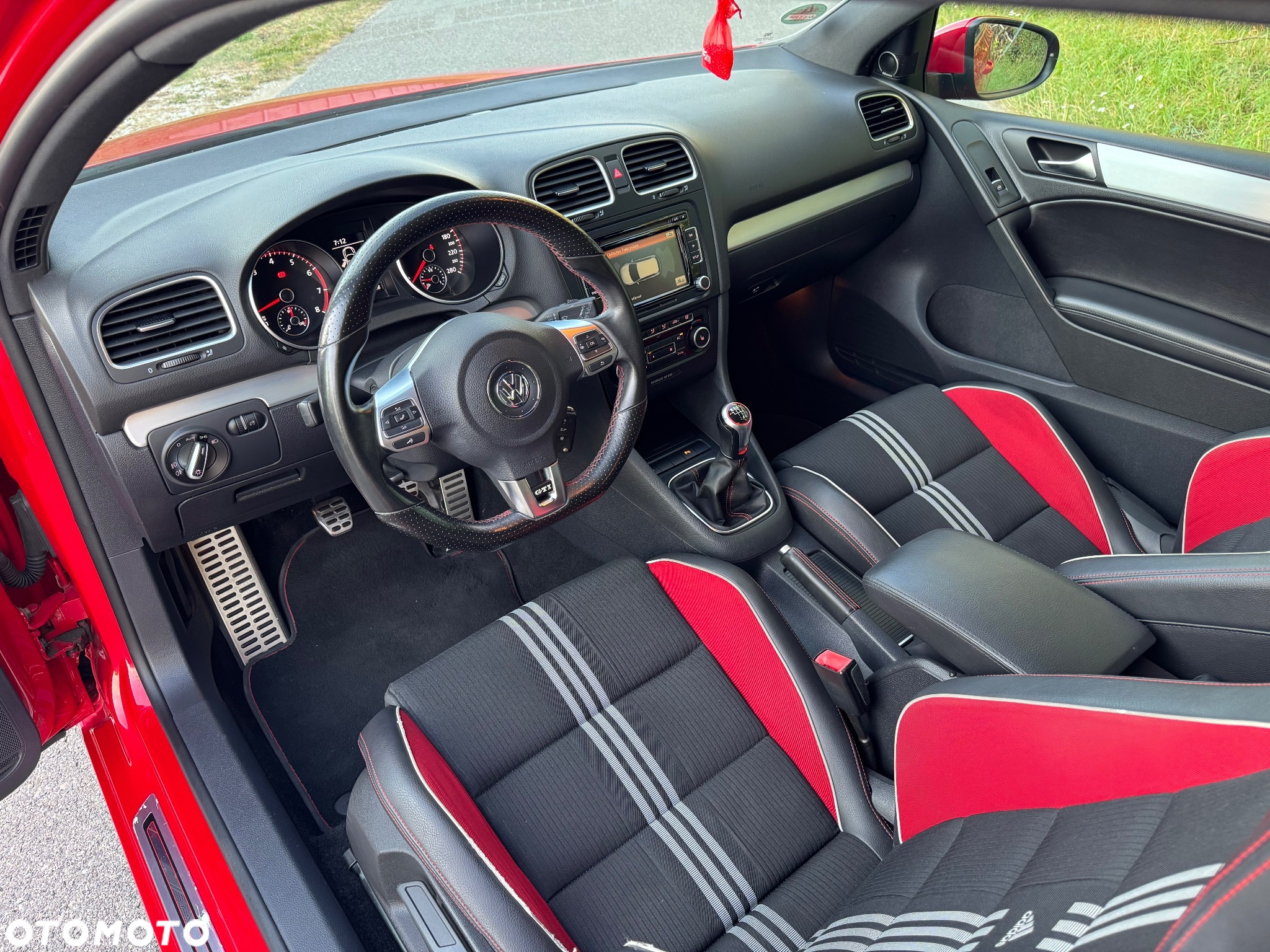 Volkswagen Golf 2.0 GTI adidas - 14