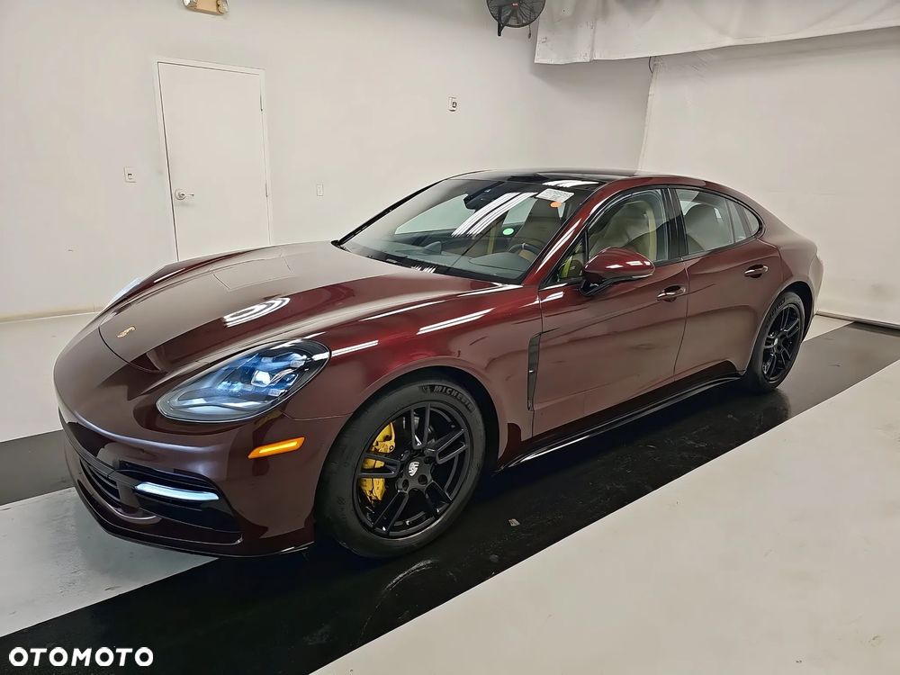 Porsche Panamera Standard - 1