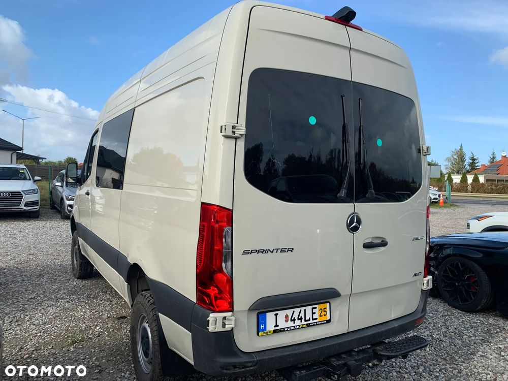 Mercedes-Benz Sprinter - 20