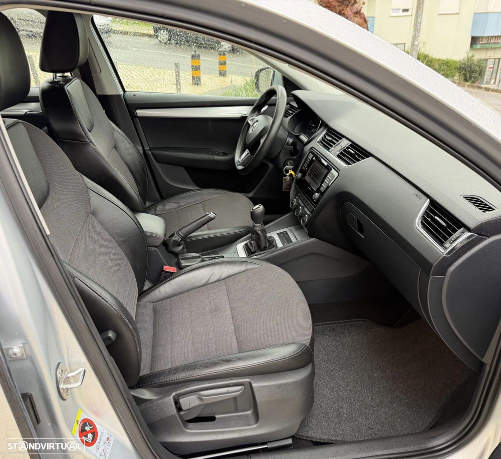 Skoda Octavia Break 1.6 TDi Sportline - 17