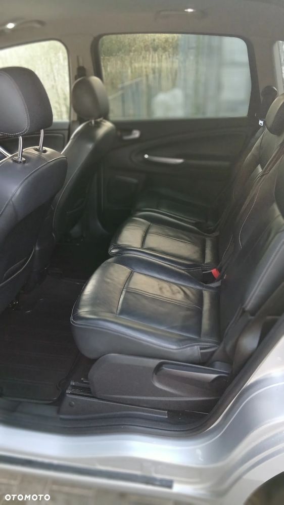 Ford S-Max - 12