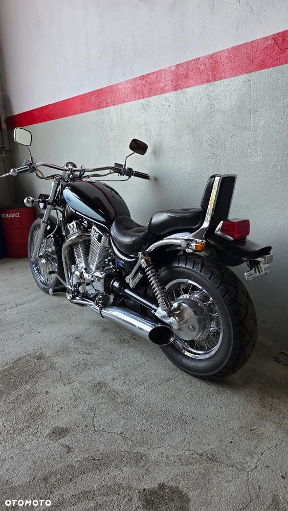 Suzuki Intruder - 12