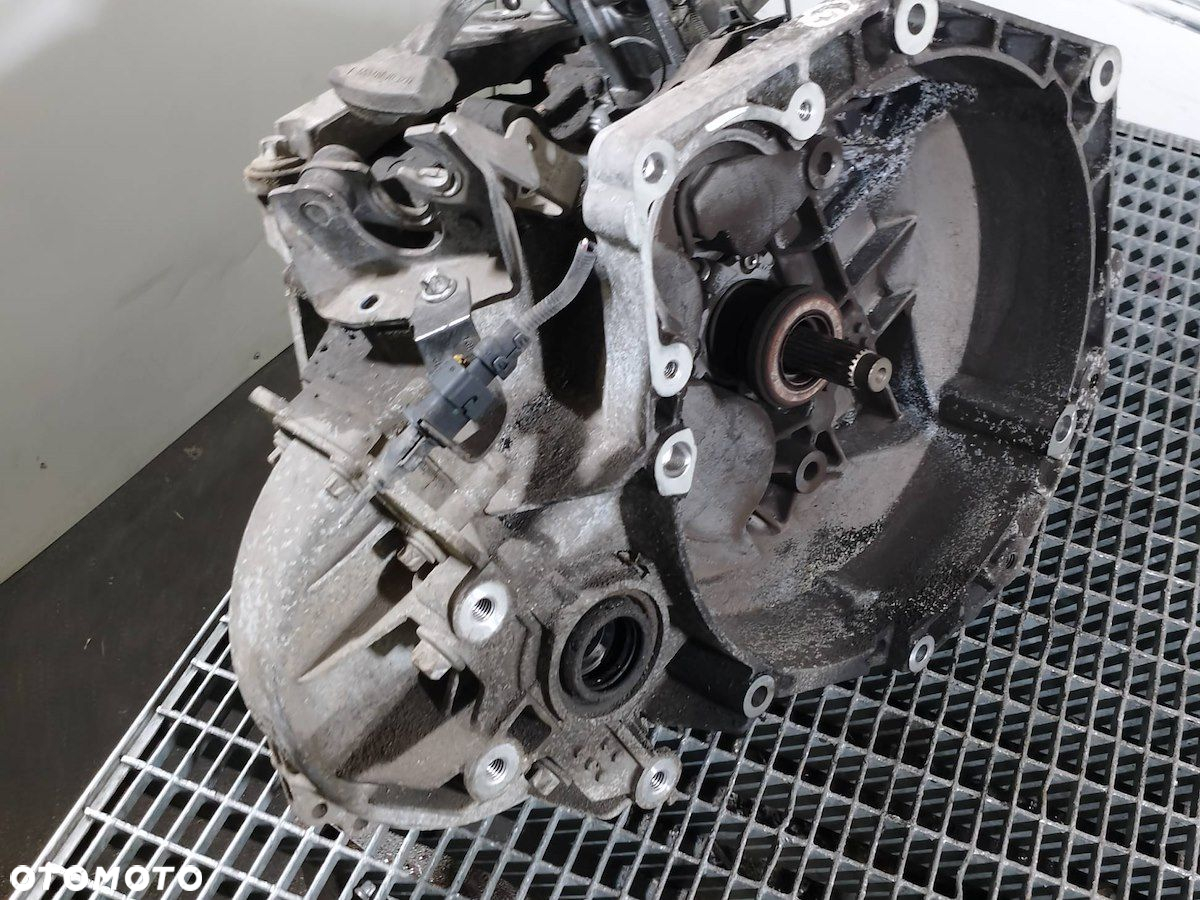 SKRZYNIA BIEGÓW MANUALNA OPEL ASTRA H M32   55192042 1.9 CDTI - 3
