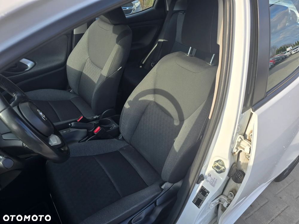 Toyota Yaris - 12