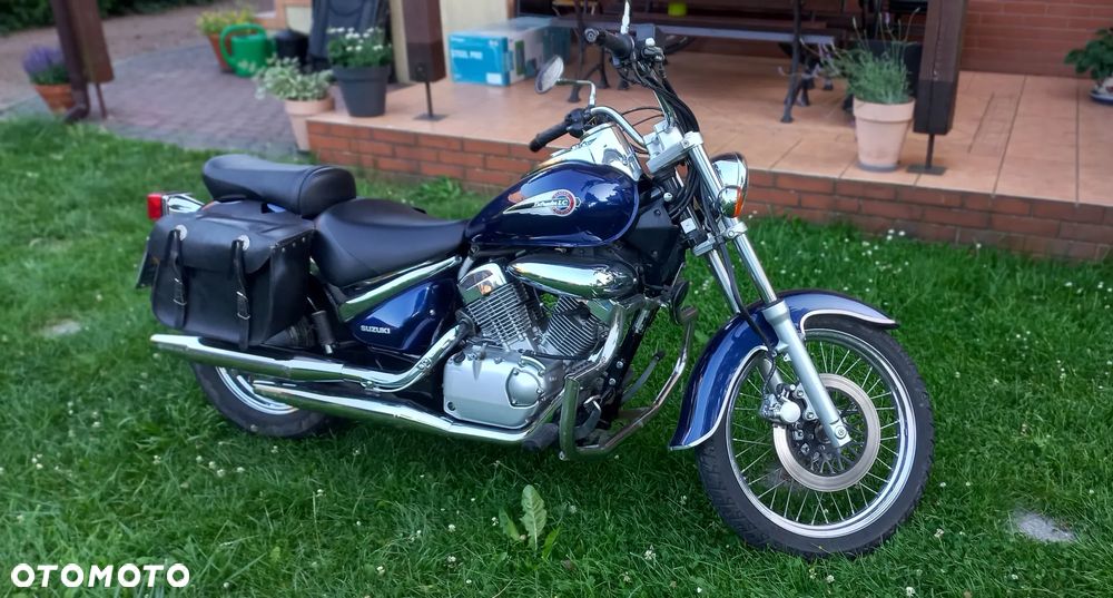 Suzuki Intruder - 1