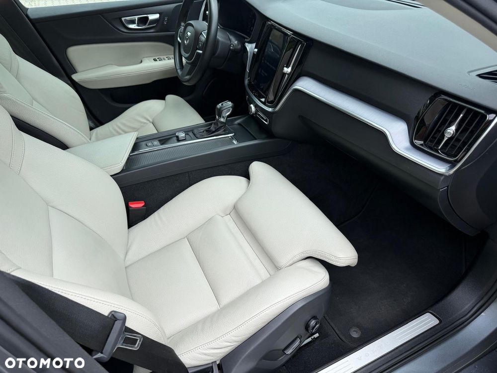 Volvo V60 D3 AWD Momentum - 30