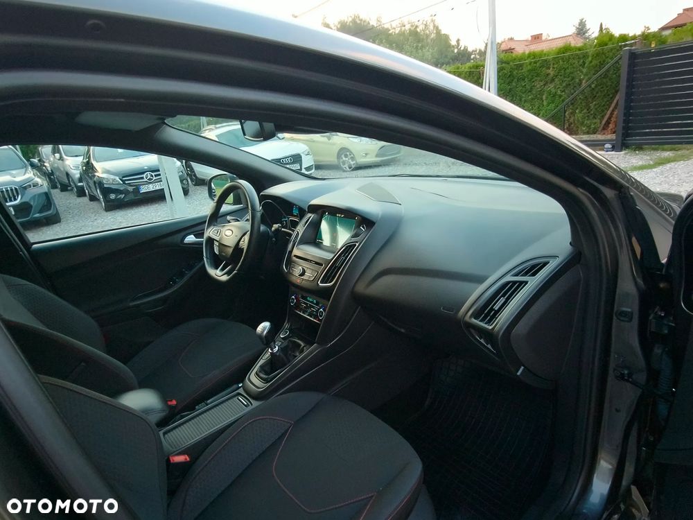 Ford Focus 1.0 EcoBoost ST-Line - 28
