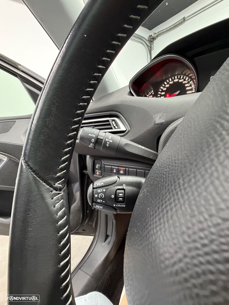 Peugeot 308 1.2 PureTech Allure Full LED EAT8 - 13