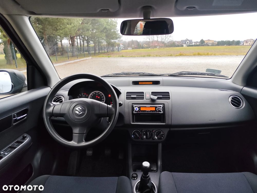 Suzuki Swift 1.3 GLX - 21