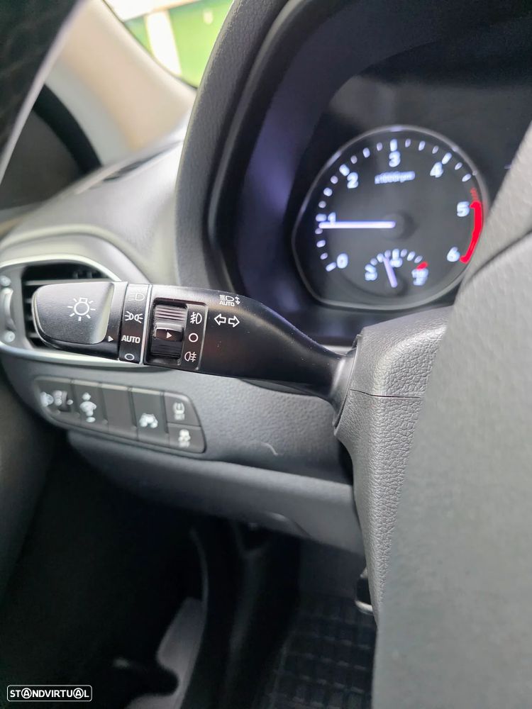 Hyundai i30 1.6 CRDI STyle+Navi - 34