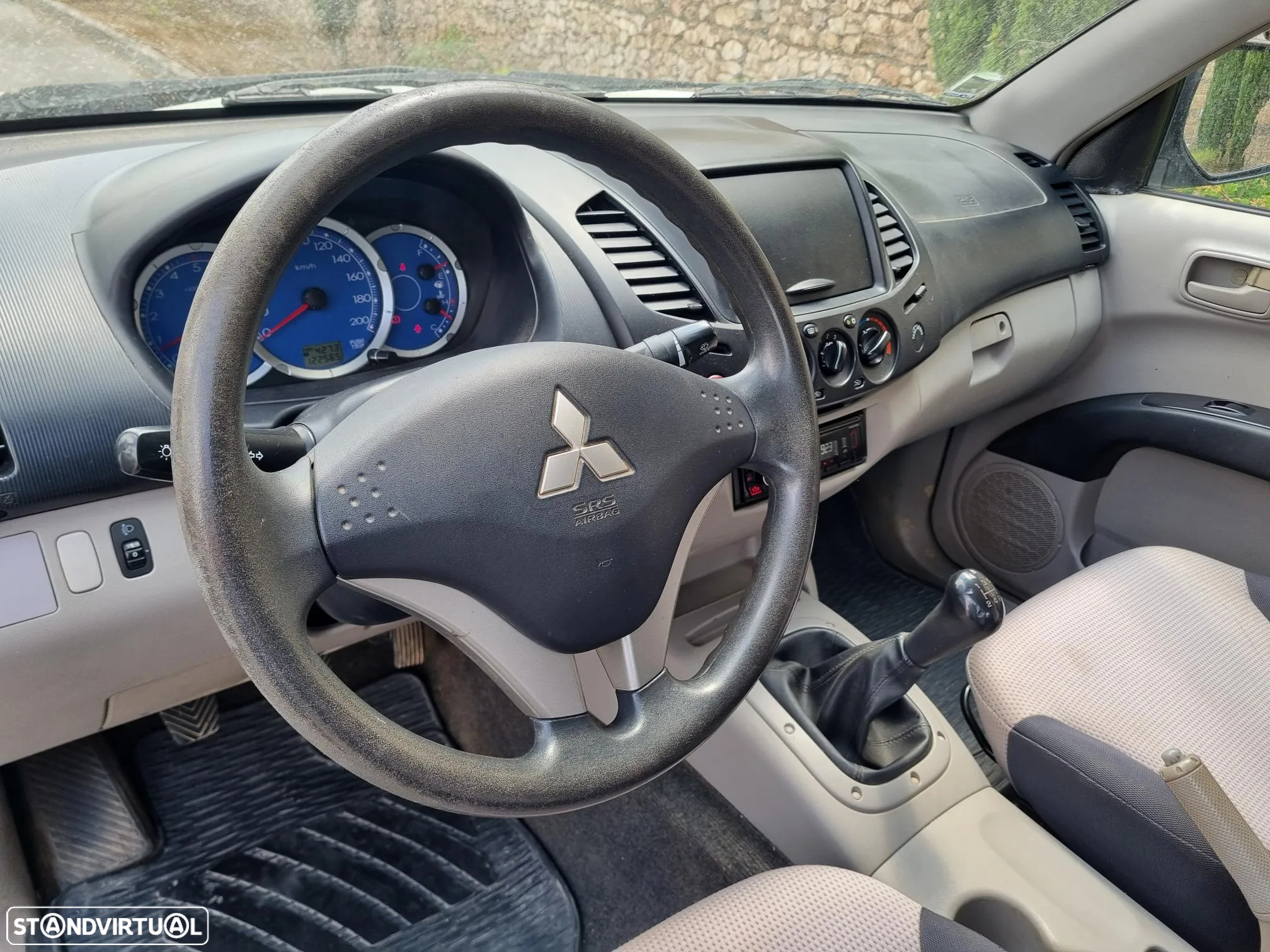 Mitsubishi L200 2.5 DI-D CD Invite AC CC - 9