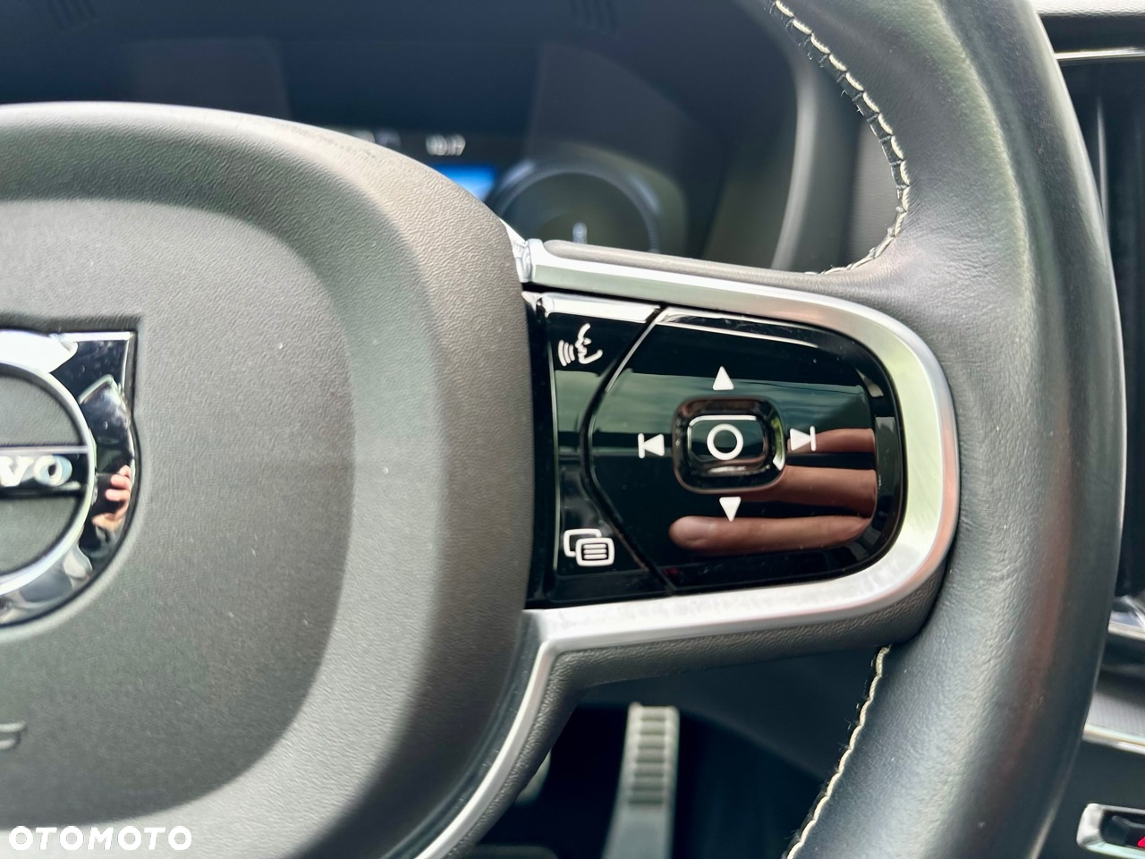 Volvo XC 60 T6 AWD Plug-In Hybrid R-Design - 24