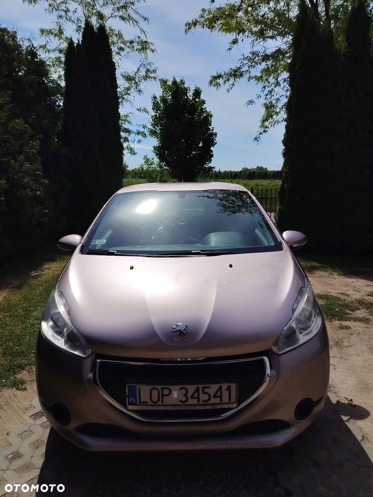 Peugeot 208 - 8