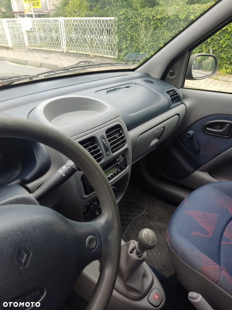 Renault Clio - 17