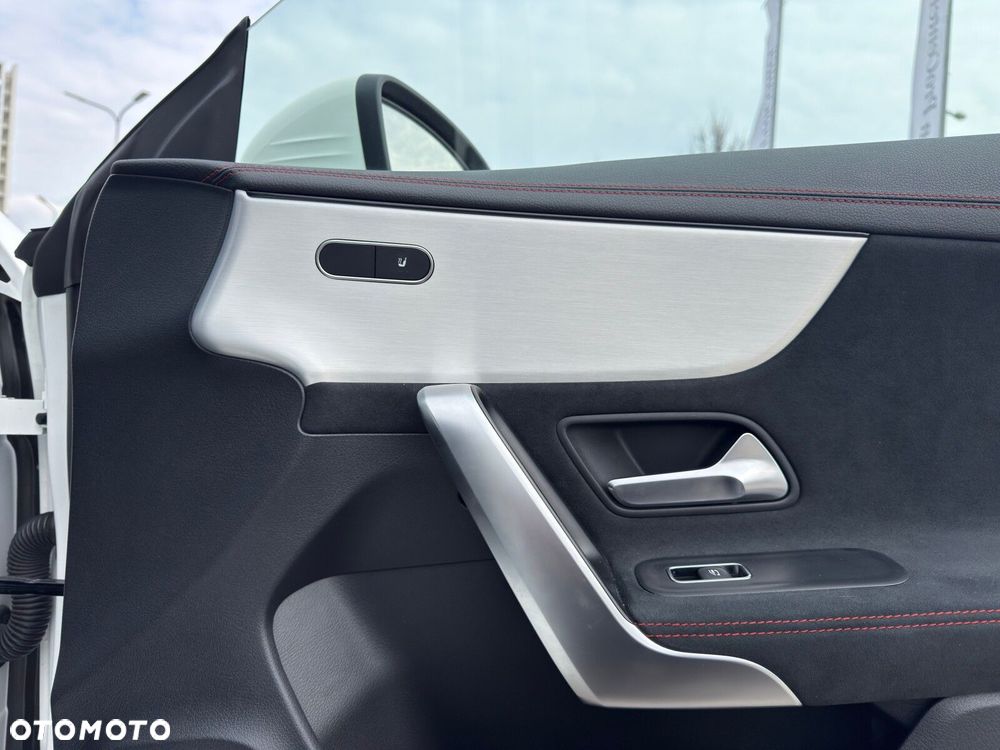 Mercedes-Benz CLA 180 AMG Line 7G-DCT - 24