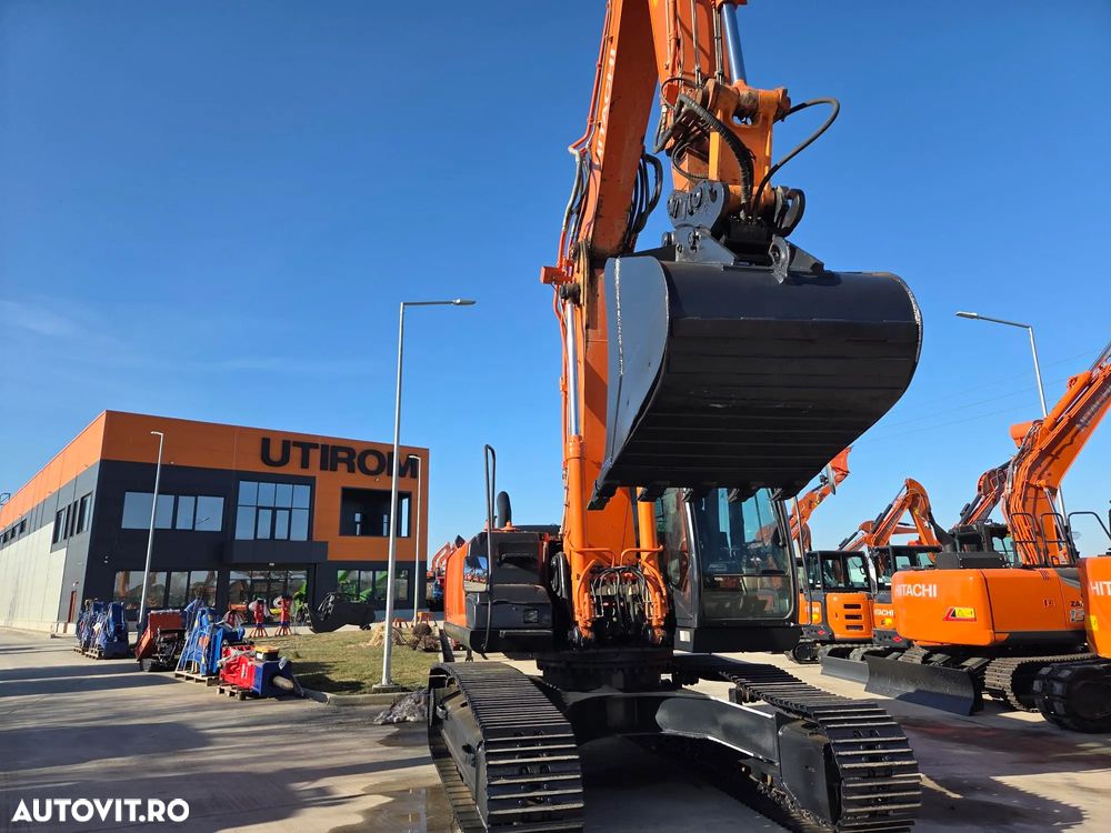 Hitachi ZX290LCN, 30 tone, 2014, 9.152h, latime 2,99m, 3 brate excavare, inst picon, inst rotire, gresare automata, Cupla rapida hidr, cupa 1,8mc, senile 80% ok, ad sapare 7m, bolt diam 90mm, 3 pompe hidr HITACHI, STARE BUNA-PROMOTIE 66.900 EUR+Tva - 15