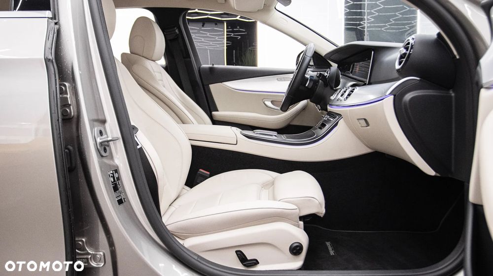 Mercedes-Benz Klasa E 300 de 4-Matic Avantgarde - 21