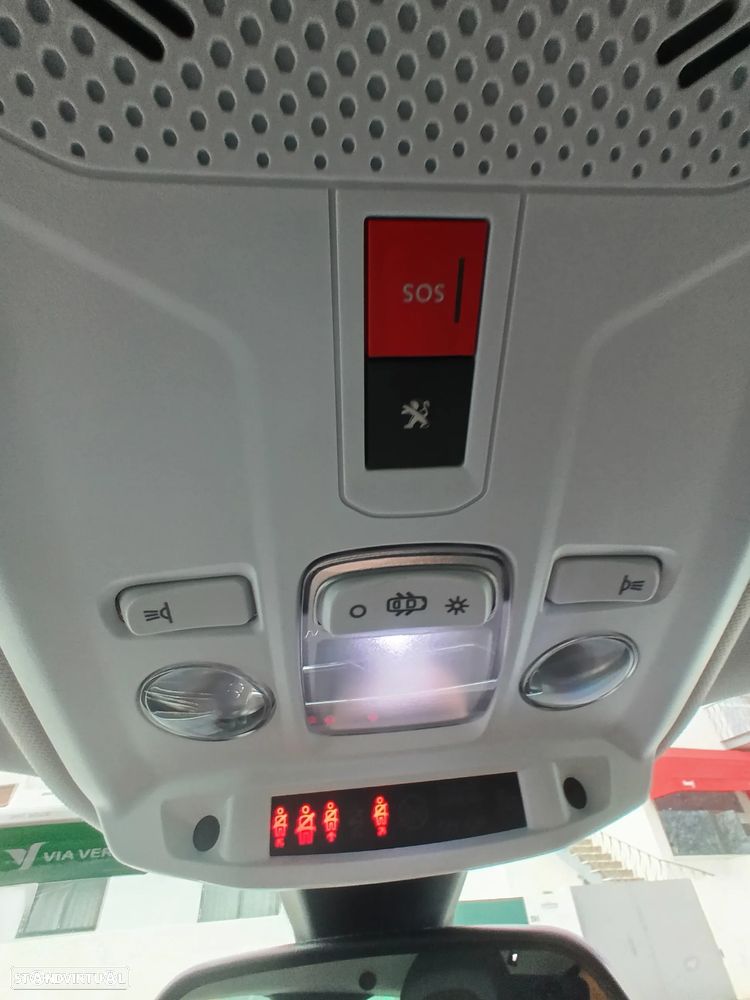 Peugeot 2008 1.2 PureTech Allure Pack - 23