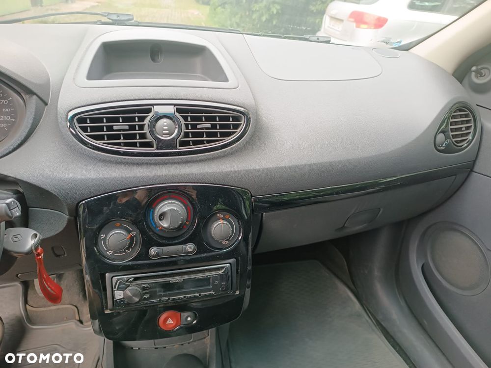 Renault CLIO - 14