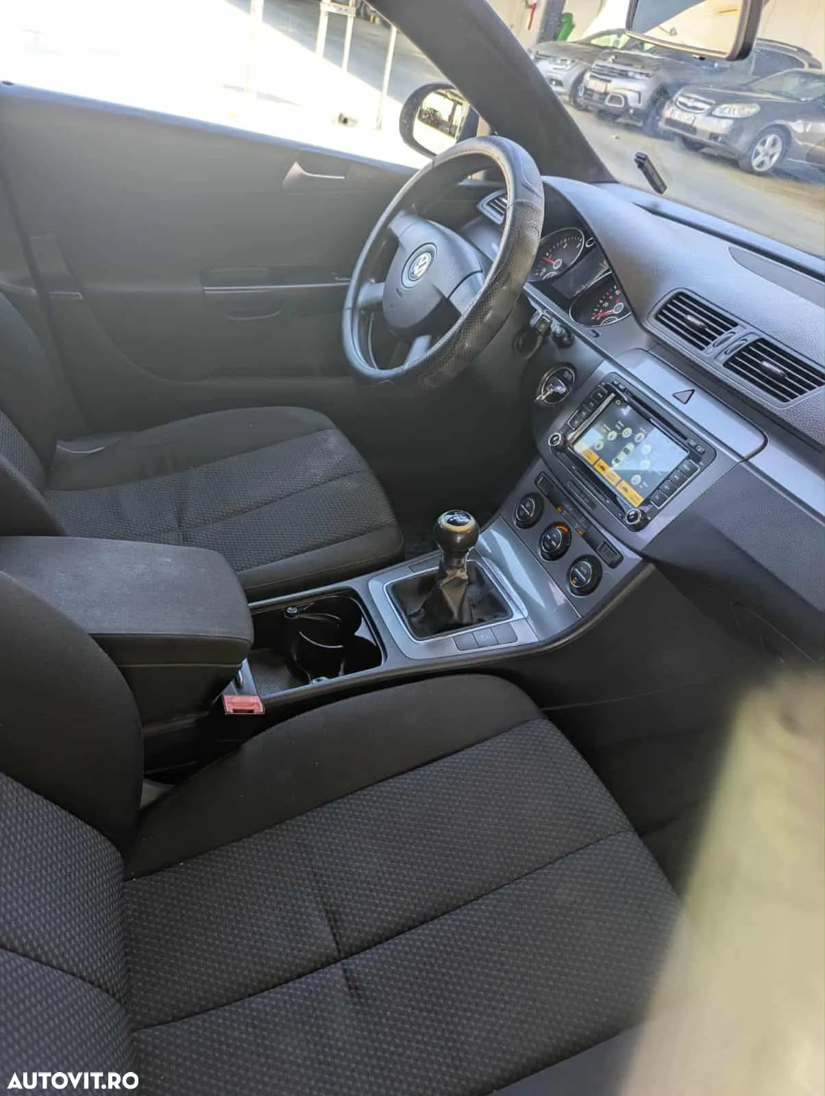 Volkswagen Passat 2.0TDI Comfortline DPF Bluemotion Technology - 9