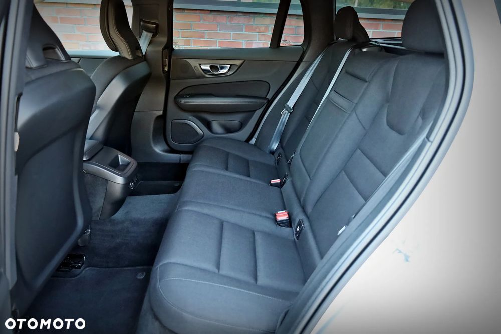 Volvo V60 B4 D Momentum - 17