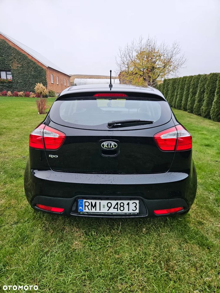 Kia Rio 1.2 L - 5