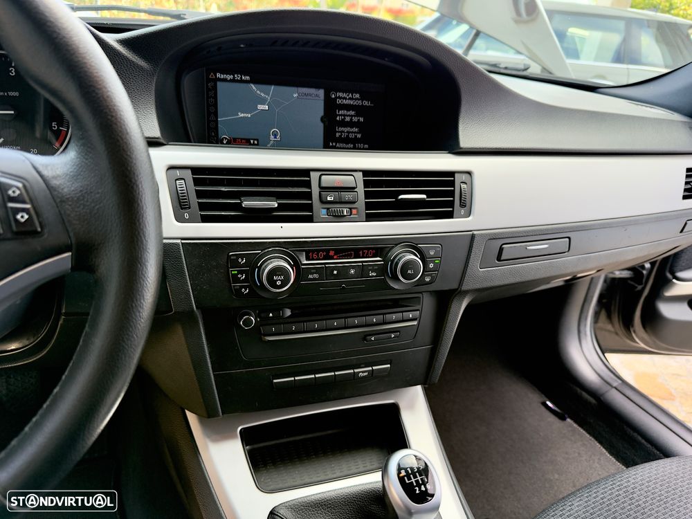 BMW 320 d Navigation Sport - 47