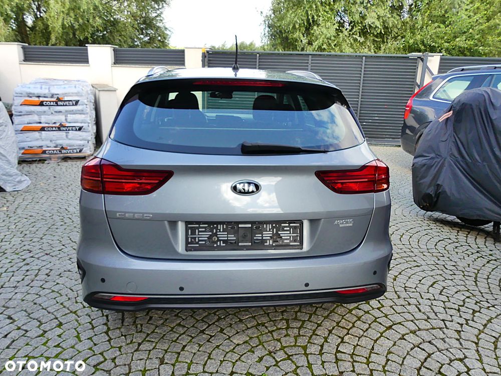 Kia Ceed - 8