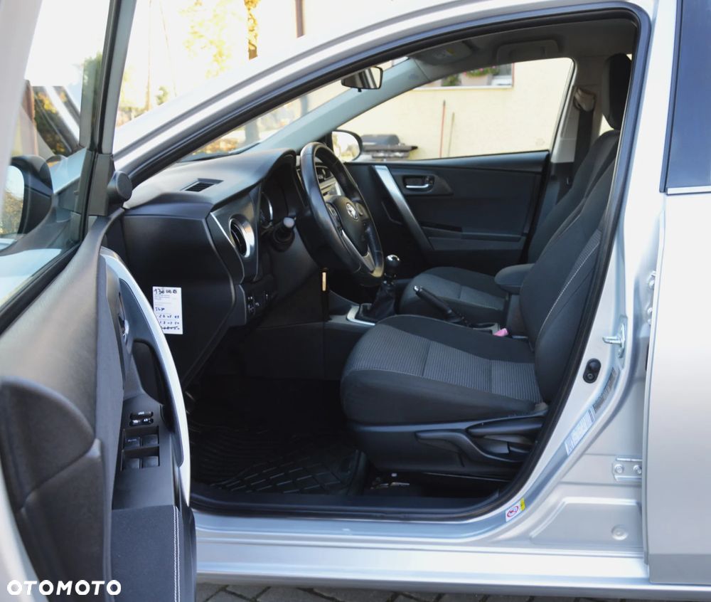 Toyota Auris - 13